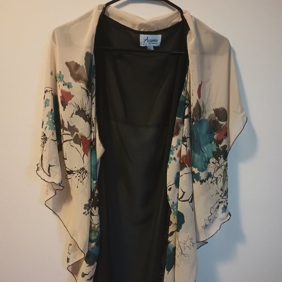 Stunning Arianna by Howard's Kimono Top W/ Beautiful Floral Design - Picture 1 of 4